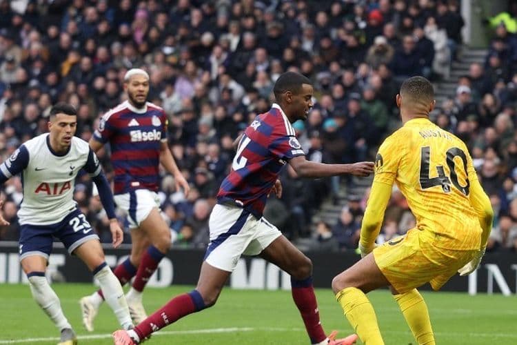 Isak Menggila! Newcastle Bungkam Tottenham 2-1 di Laga Sengit