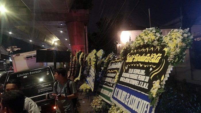 Suasana Rumah Duka Hotma Sitompul: Kehilangan Sang Pengacara Terkenal